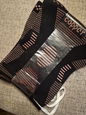 -Accent Men's Knee Pads- Black with